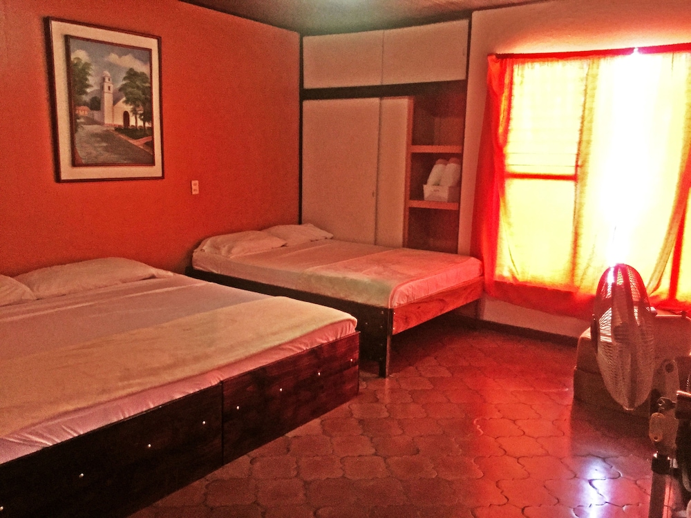 Family Room, Multiple Beds, Private Bathroom photo 1