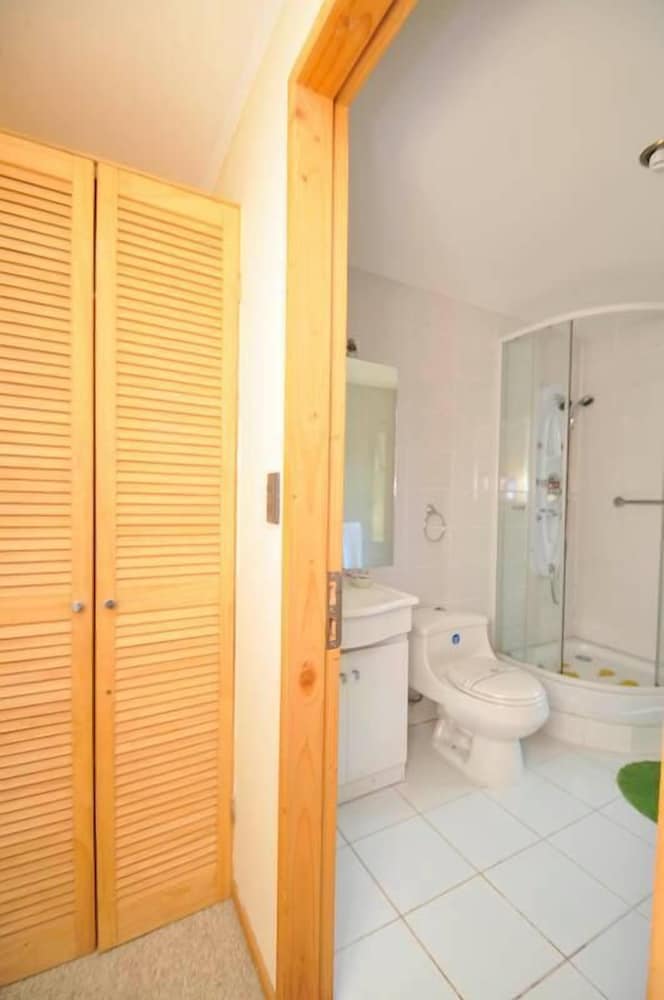 Standard Double Room, 1 King Bed, Private Bathroom photo 3