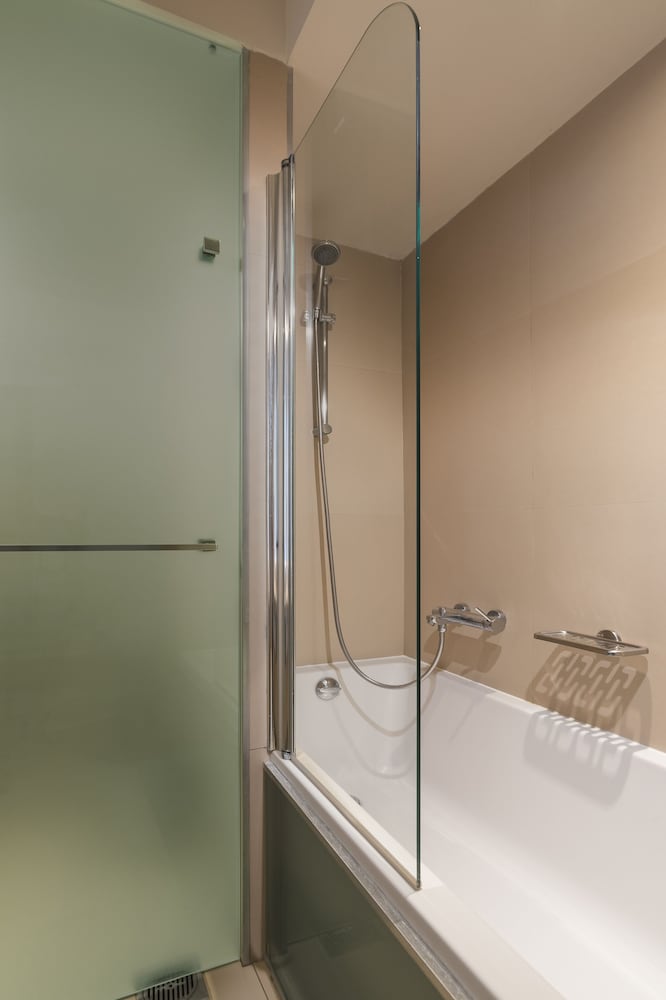 Room (Cool with shared Infinity pool) thumbnail 6