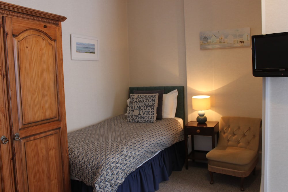 Family Room, Ensuite (Wooded View) photo 2