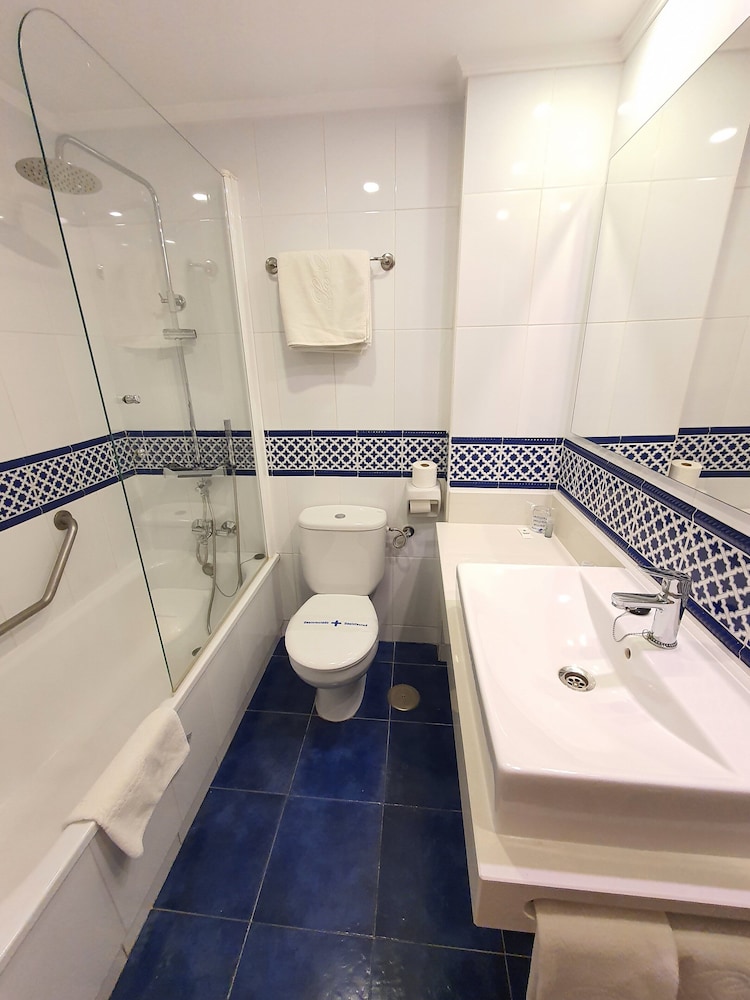 Triple Room, Pool View, Sea View - Photo 7