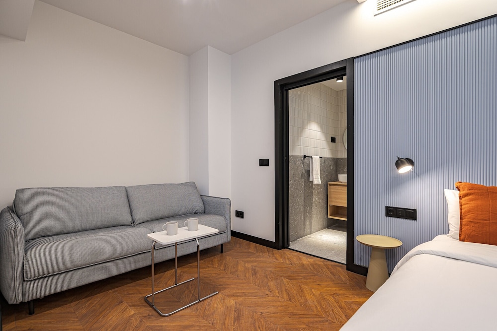 Room - Photo 3