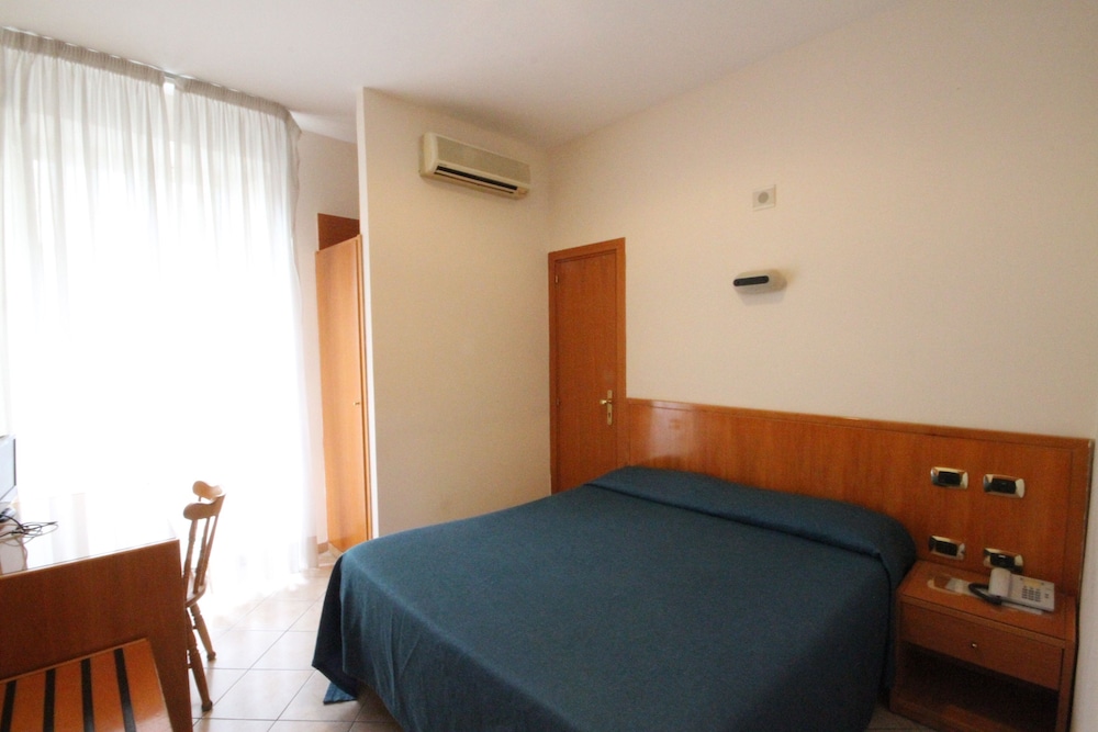 Standard Double Room - Photo 3