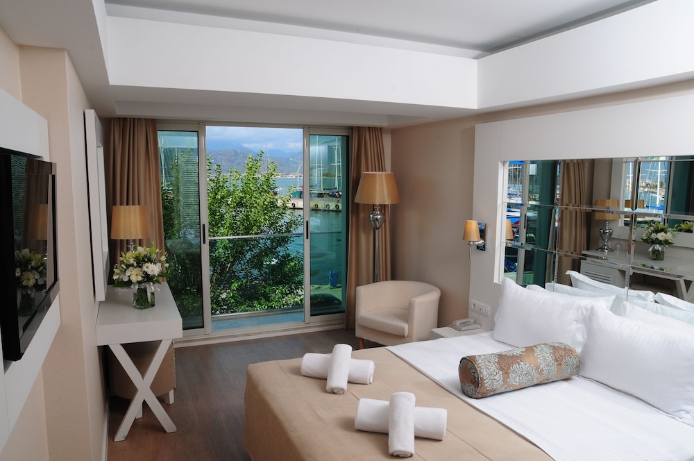 Standard Room, Sea View thumbnail 6