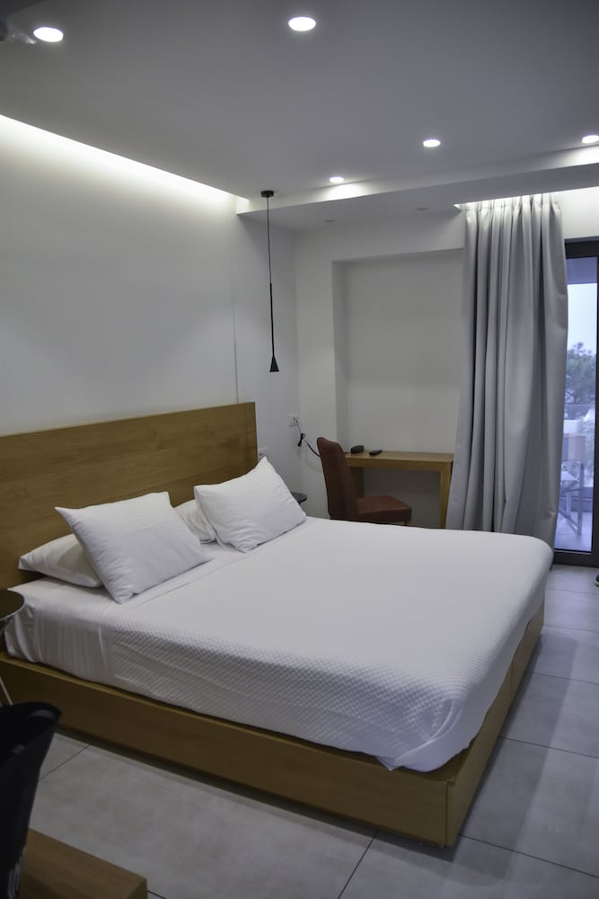 Premium Double or Twin Room - Photo 7