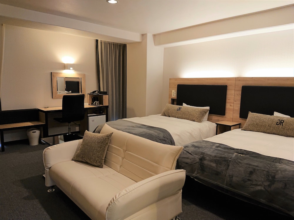 Premium Twin Room, 2 Double Beds, Non Smoking (Up to 4 People)