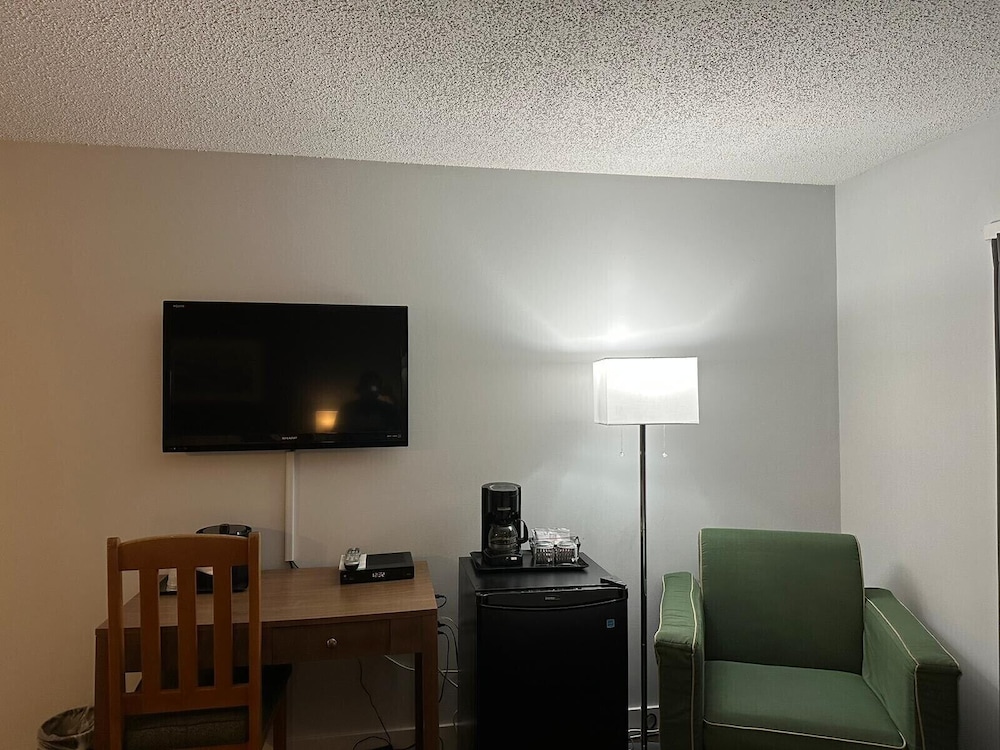 Standard Room, 1 King Bed photo 2
