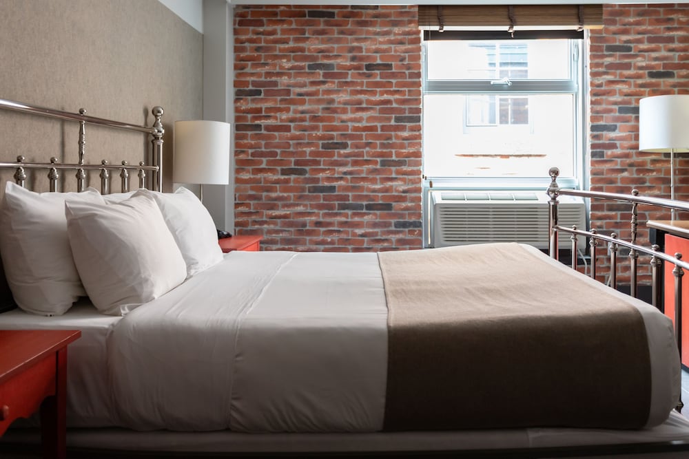 Standard Room, 1 Queen Bed - Photo 1