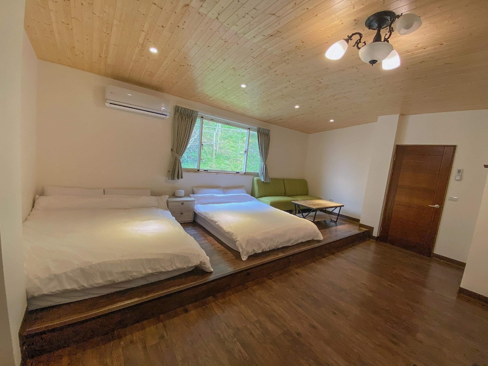 House, 5 Bedrooms photo 3