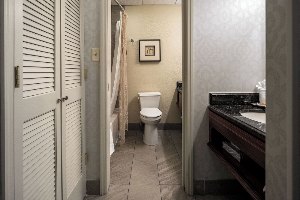 Standard Room, 2 Queen Beds photo 3