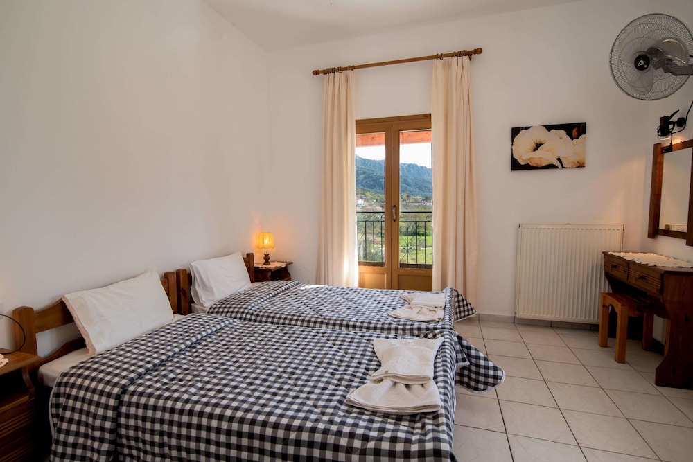 Standard Apartment, 2 Bedrooms, Bathtub, Mountain View