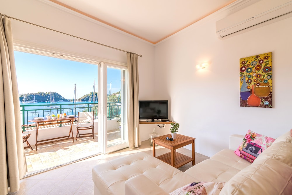 Standard Apartment, 2 Bedrooms, Sea View photo 1