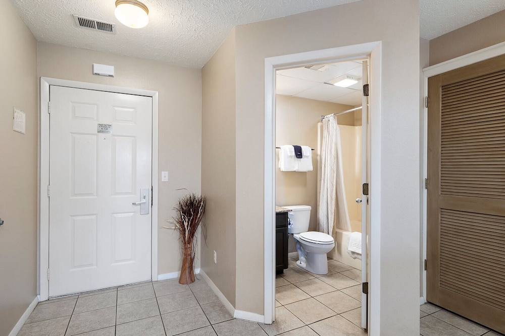 Deluxe Condo, 2 Bedrooms, Kitchen