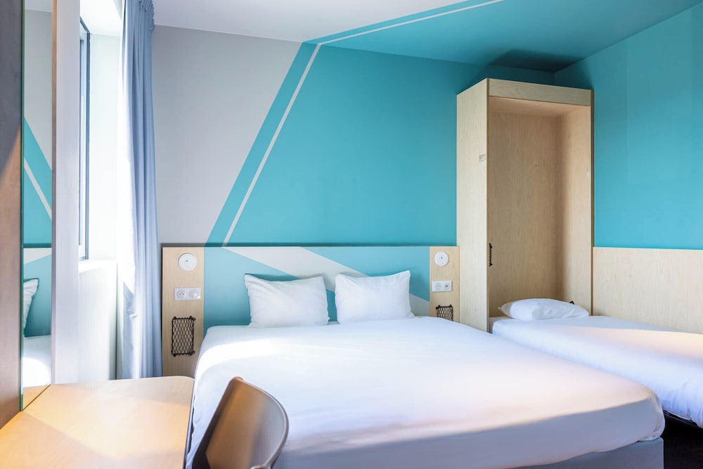 Standard Room, Multiple Beds photo 3