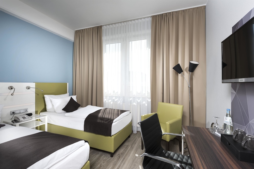 Standard Room, 2 Twin Beds photo 2