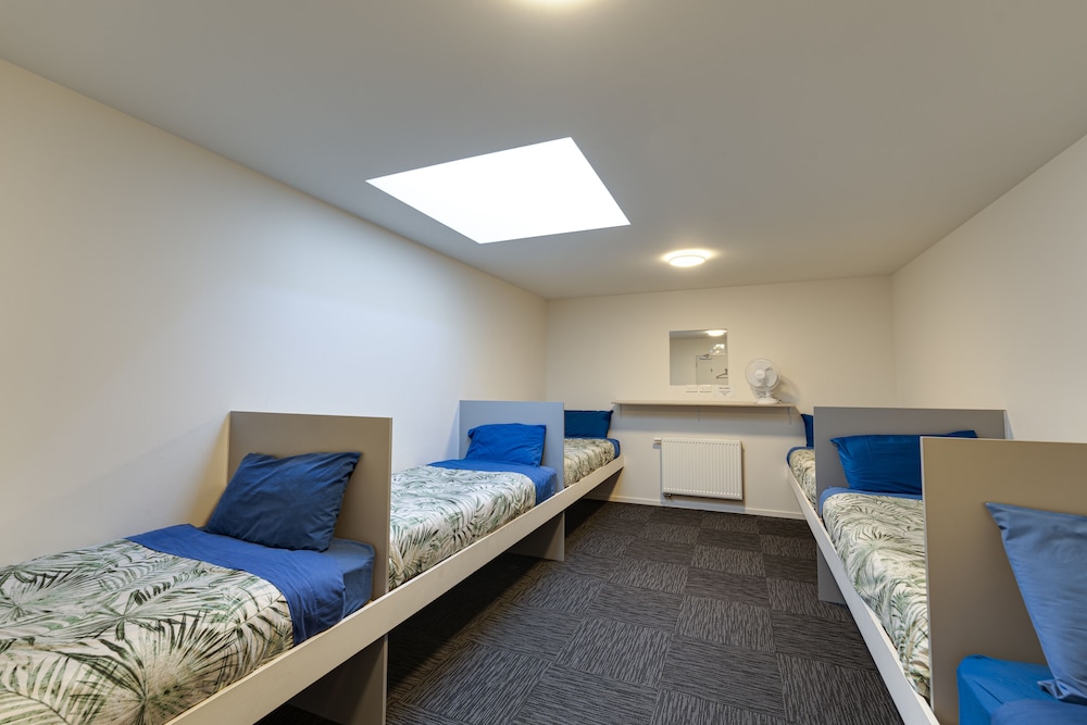 6 Bed Room photo 1