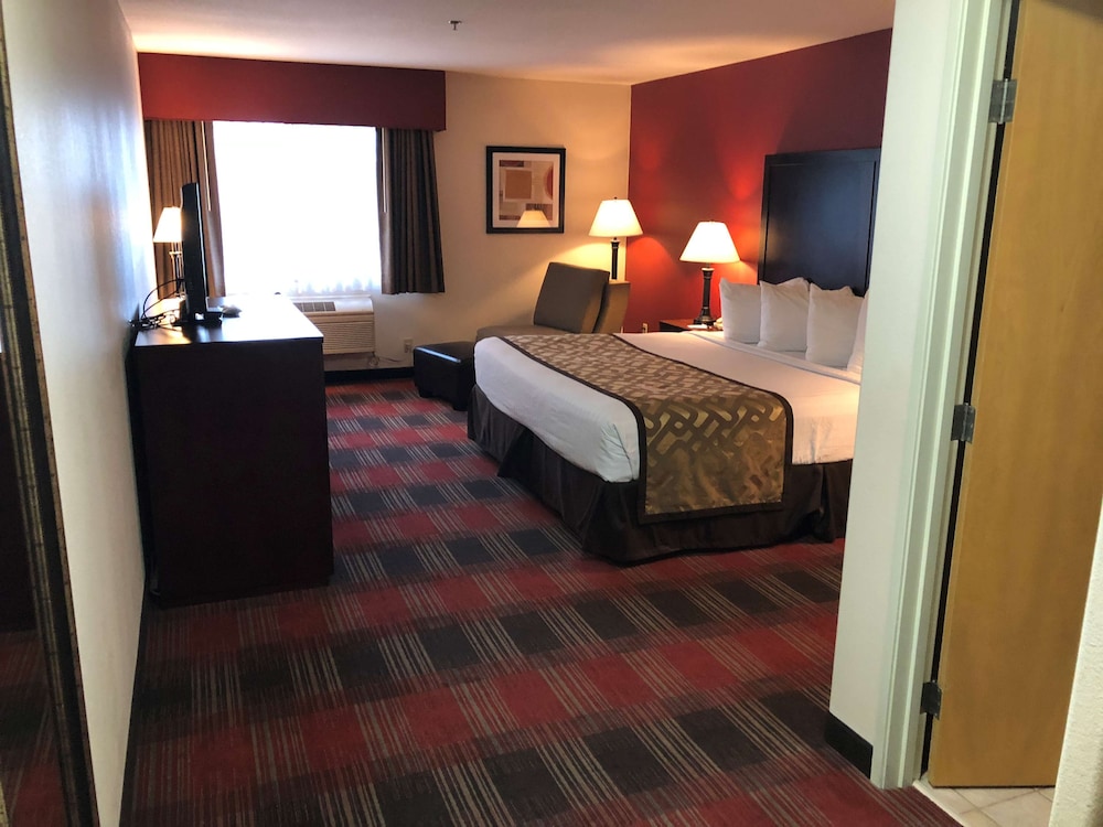 Standard Room, 1 King Bed, Accessible, Hot Tub photo 2