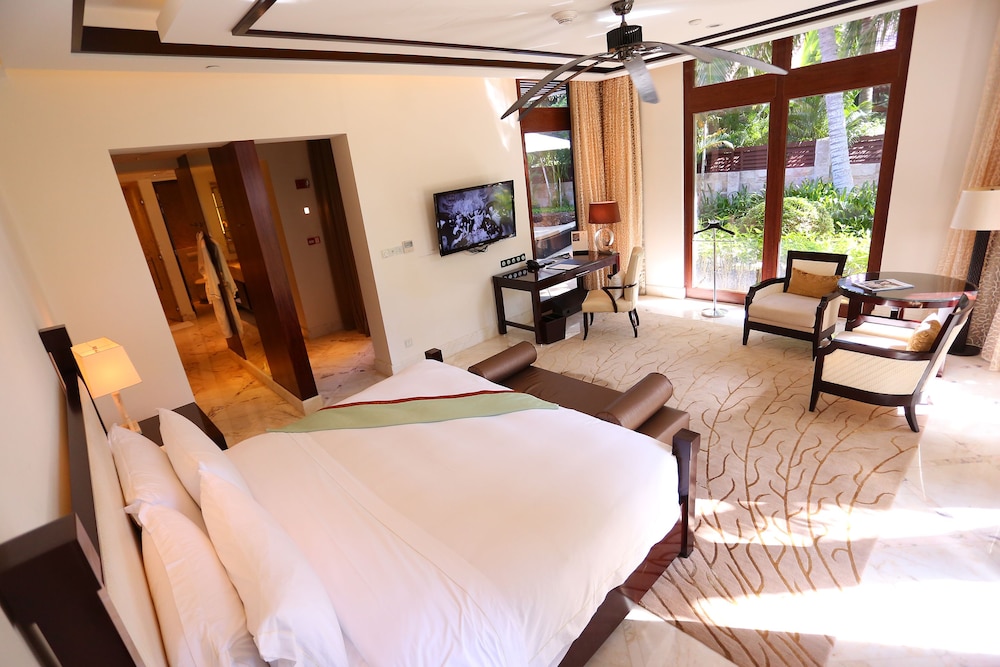 Villa, 1 Bedroom, Poolside - Photo 1