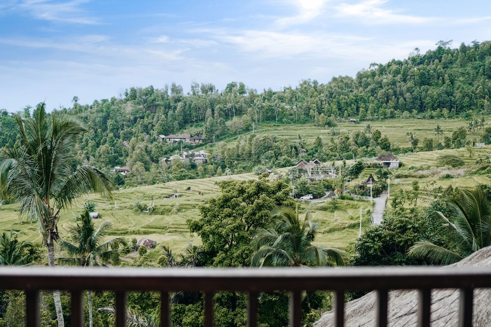 Deluxe Room, 1 King Bed, Hill View - Photo 3