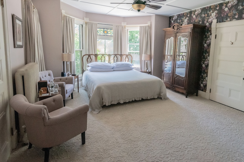 Luxury Room, 1 King Bed photo 1