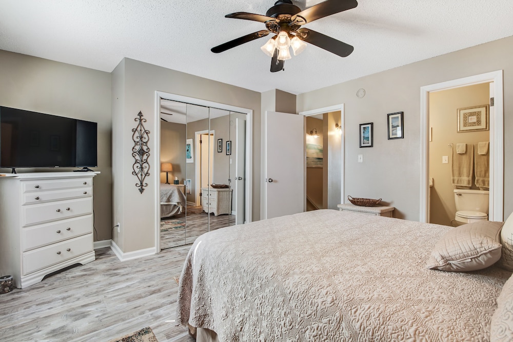 Signature Condo, 2 Bedrooms, Balcony, Beach View photo 1