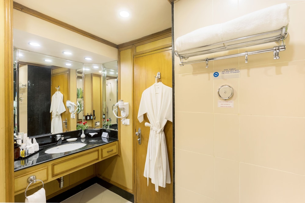 Deluxe Room, Sea View - Photo 11
