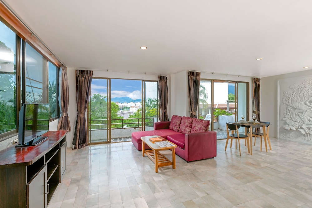 Penthouse Suite with City View - Photo 10