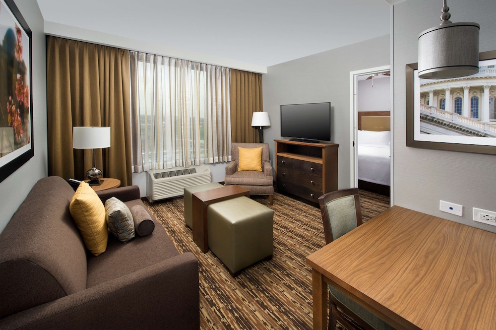 Suite, 1 King Bed, Non Smoking photo 3