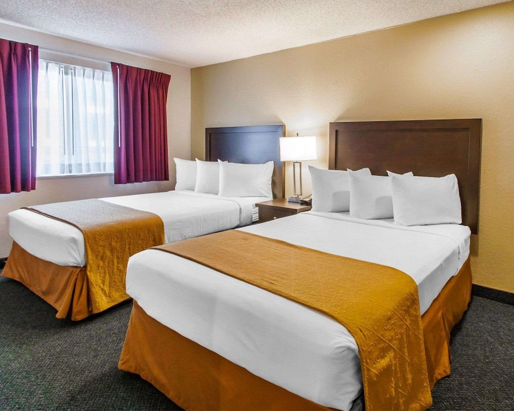 Suite, Multiple Beds, Non Smoking - Photo 2