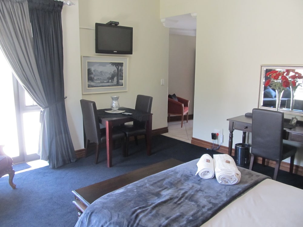 Royal En-suite 6 photo 3