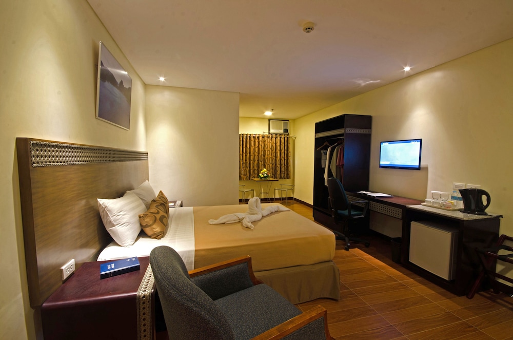 Deluxe Room, 1 Queen Bed photo 3