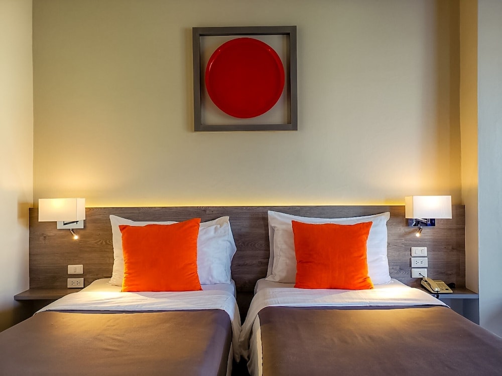 Deluxe Room - Photo 16