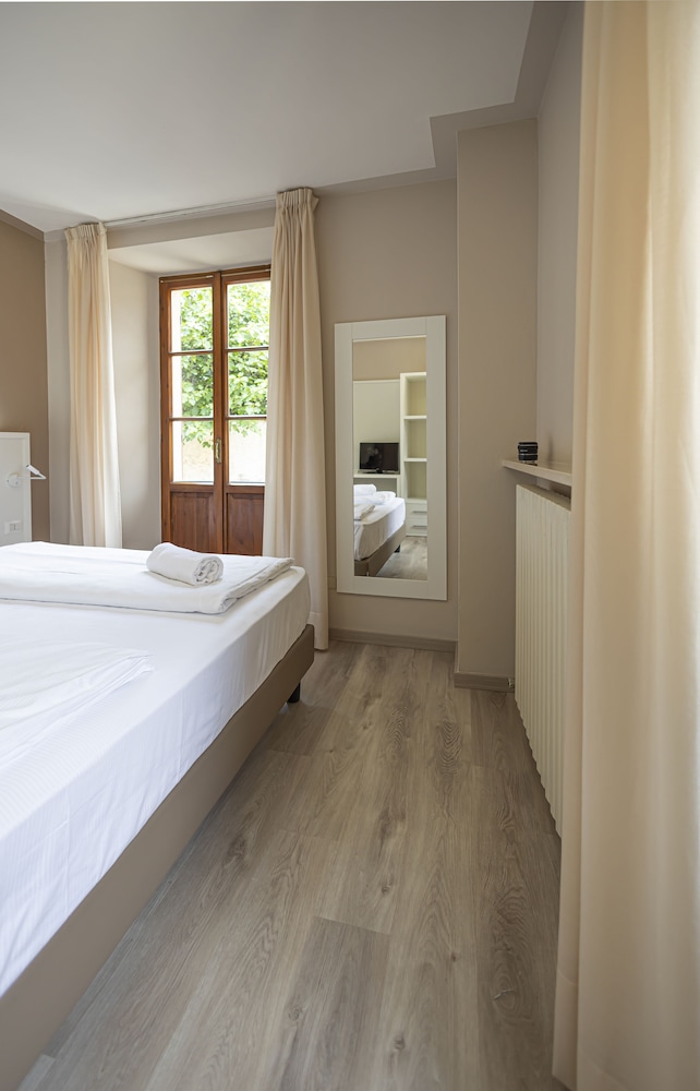 Superior Triple Room, Lake View photo 1