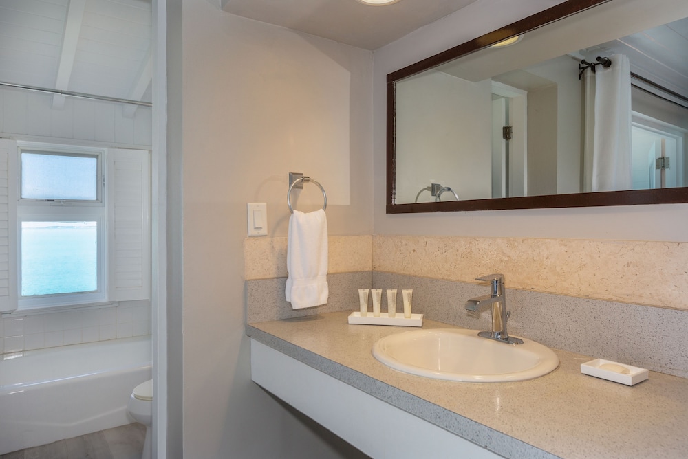 Romantic Room, 1 King Bed, Ocean View, Oceanfront - Photo 4