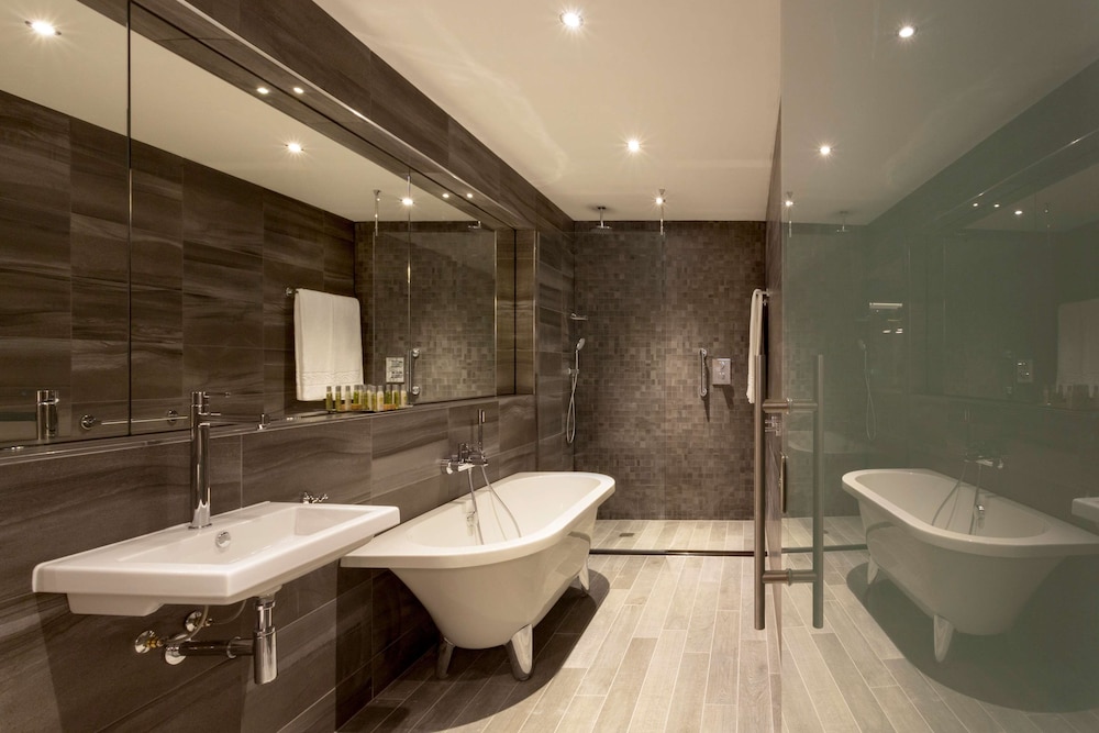 Junior Suite, 1 King Bed photo 1