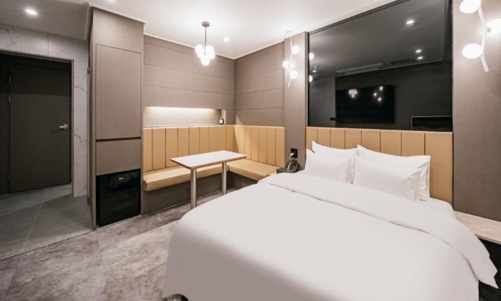 Deluxe Double Room - Photo 8