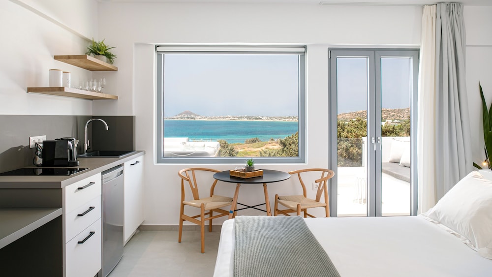 Junior Sea view Suite with Hot tub photo 3