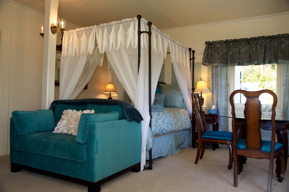Ocean View Room (Pets Not Allowed)