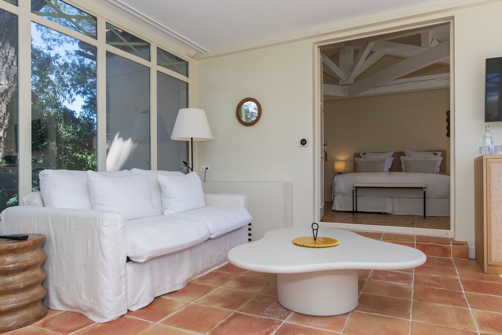 Suite - Photo 6