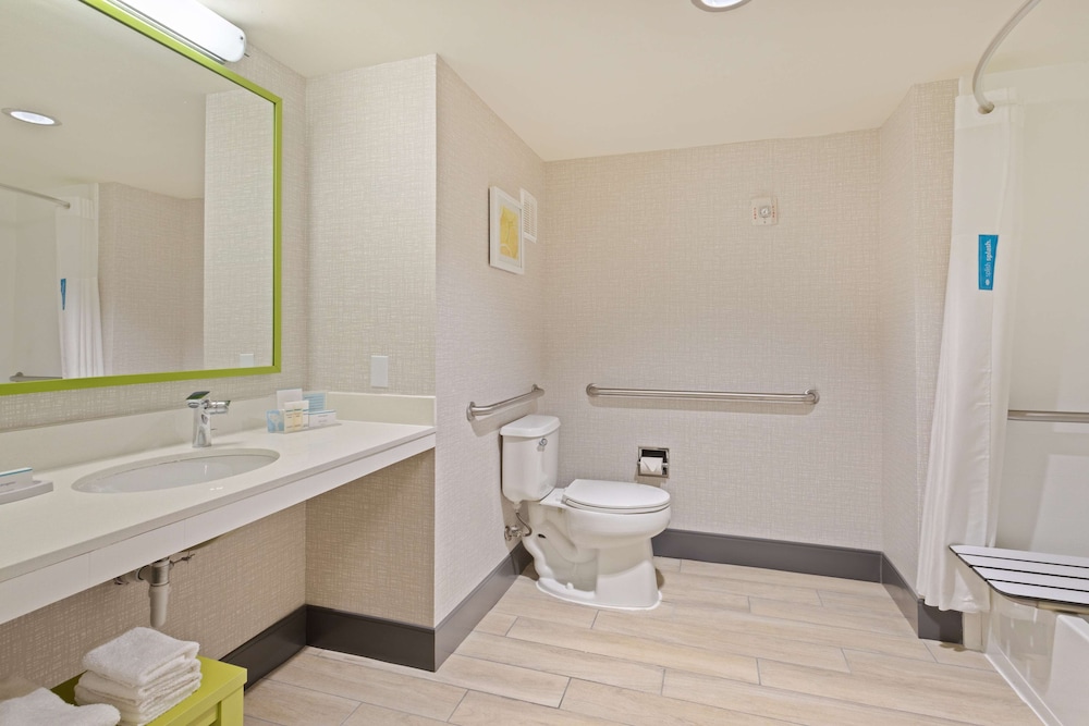 2 Double Beds, Accessible, Non Smoking - Photo 2