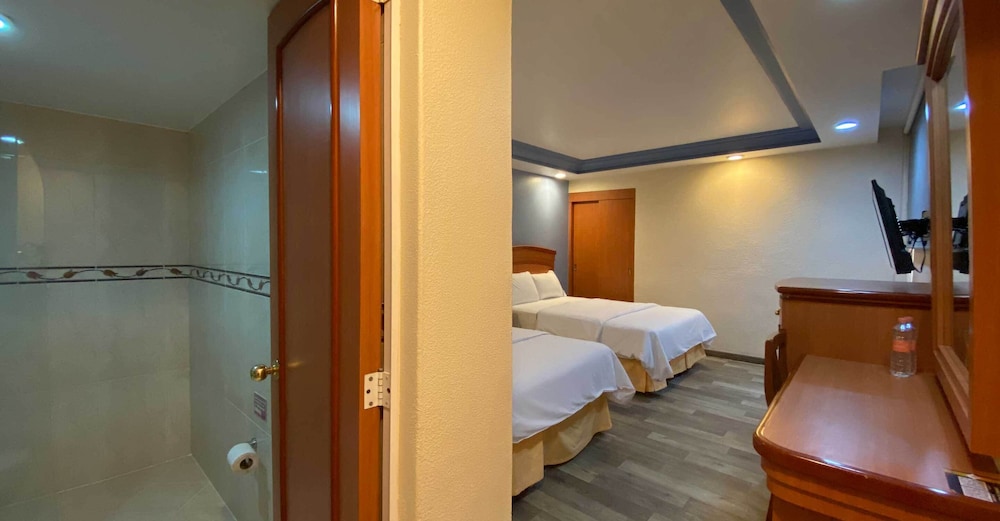 Standard Room, 2 Double Beds photo 3
