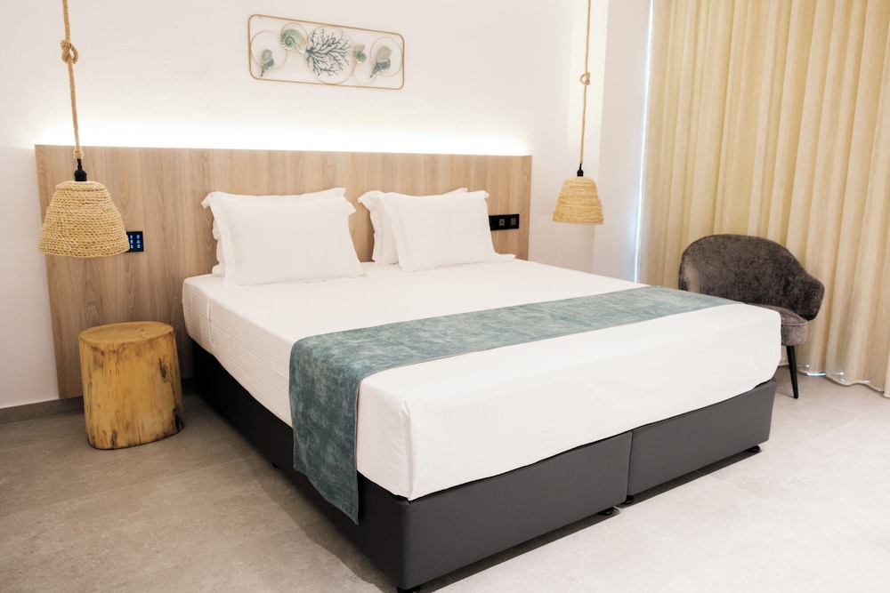 Classic Double or Twin Room, 1 Bedroom, Lanai, City View photo 1
