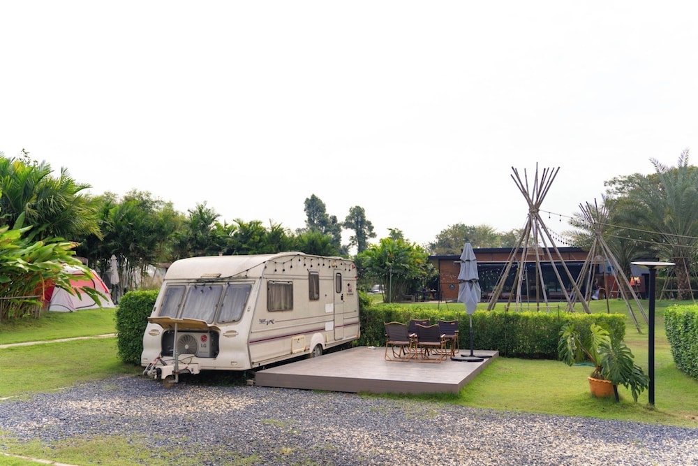 Campervan for 2 adults and 2 children - Photo 15