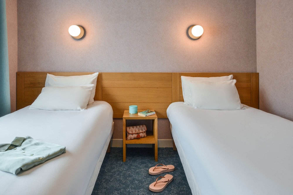 Standard Room, 2 Twin Beds, Non Smoking - Photo 5