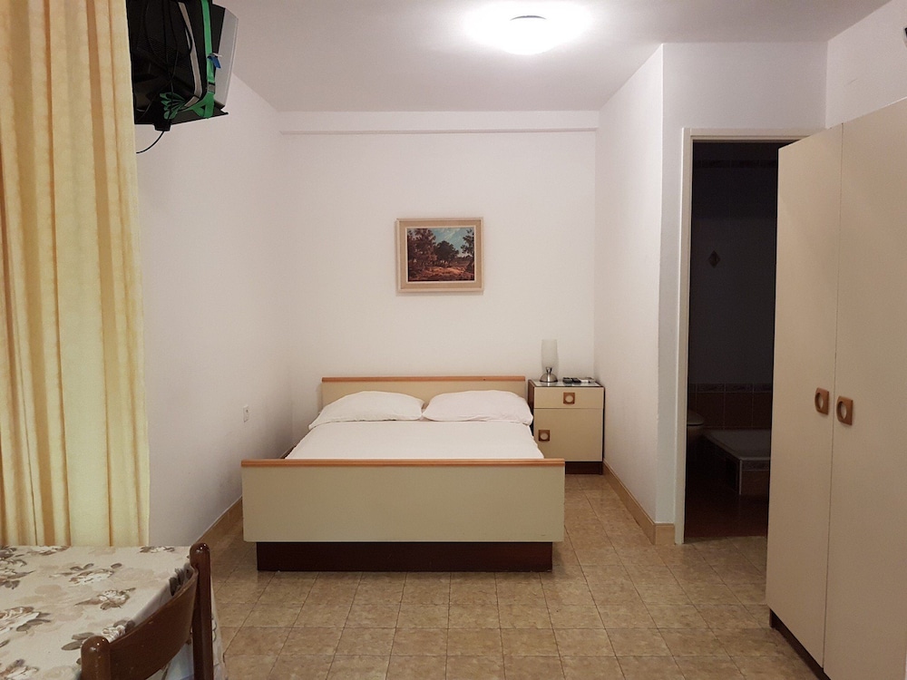 Studio (Studio Apartment with Terrace)