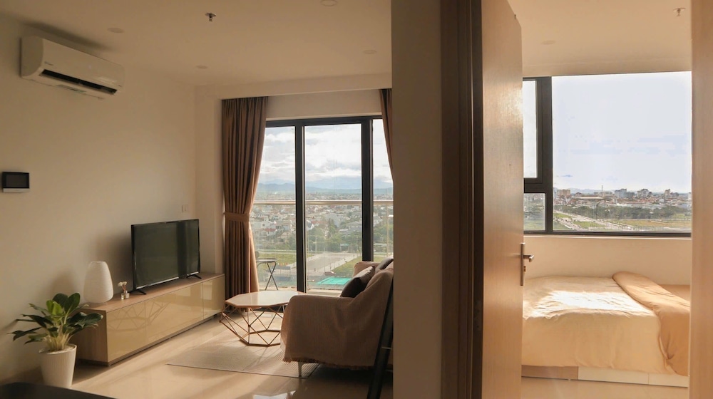 Family Room, Balcony, City View