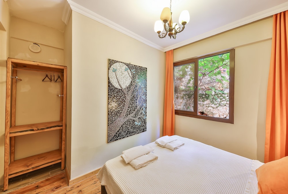 Double Room - Photo 5