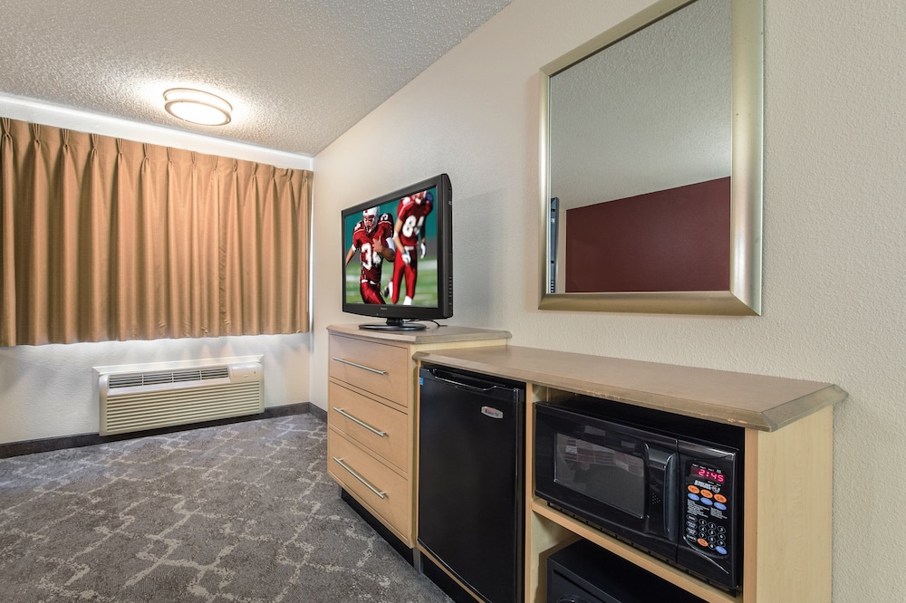 Suite, 1 King Bed with Sofa bed (Smoke Free) - Photo 1