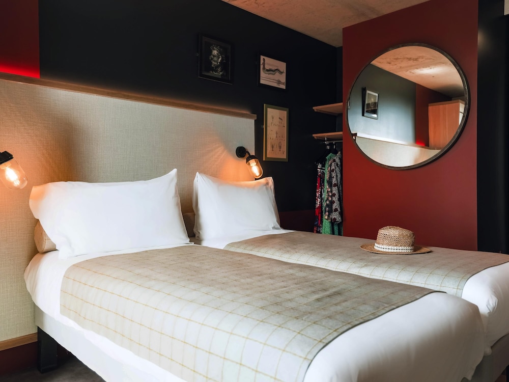 Standard Room, 3 Twin Beds - Photo 4