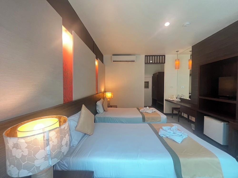 Courtyard Studio Twin Beds - Photo 3